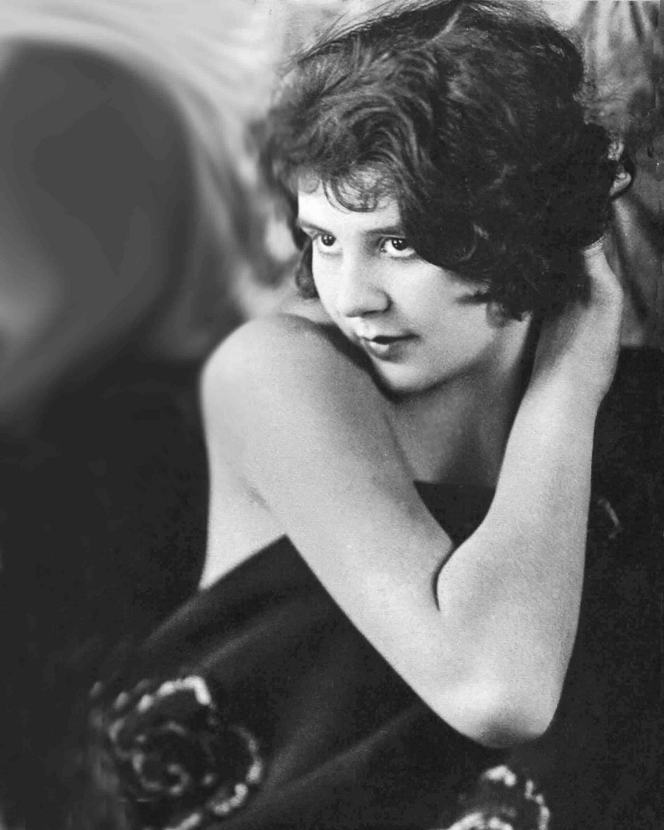 Charlot et le Masque de fer The Idle Class de Charles Chaplin en 1921 avec Lita Grey